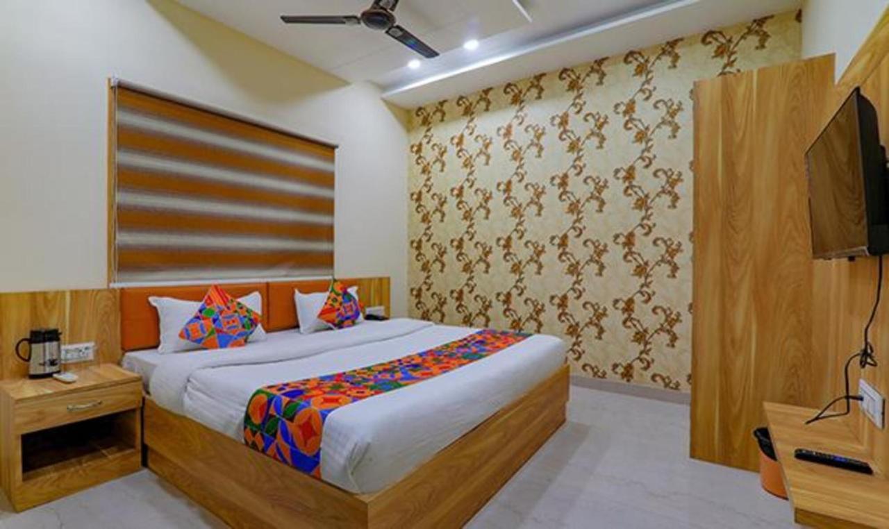 Fabhotel Super 3 Premium Varanasi Exterior photo